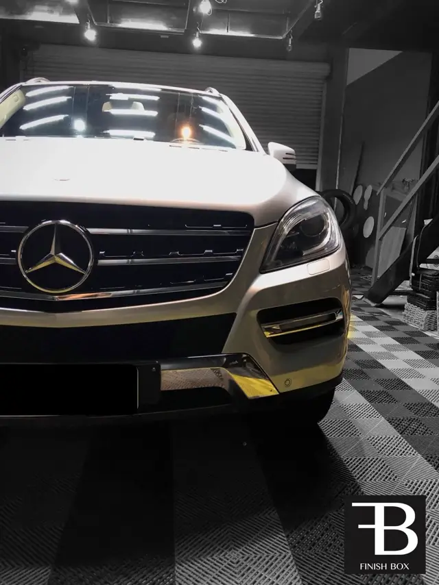 Mercedes bege envelopada na Finish Box, vista lateral do acabamento