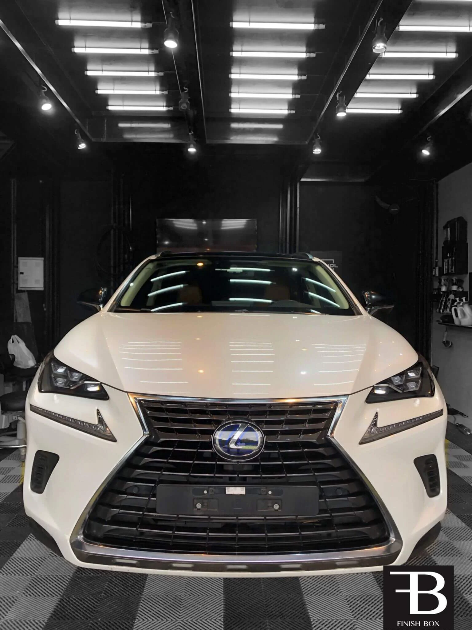 FINISH BOX - ESTÉTICA AUTOMOTIVA - LEXUS BRANCO - FRENTE