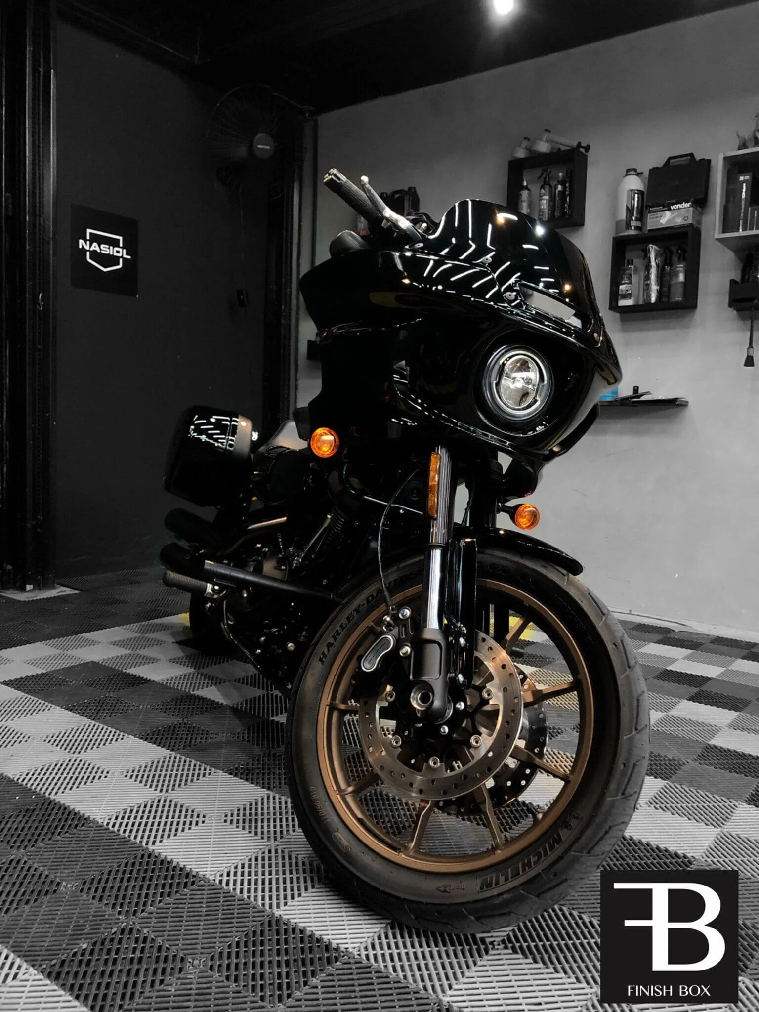 FINISH BOX - ESTÉTICA AUTOMOTIVA - MOTO HARLEY DAVIDSON PRETA