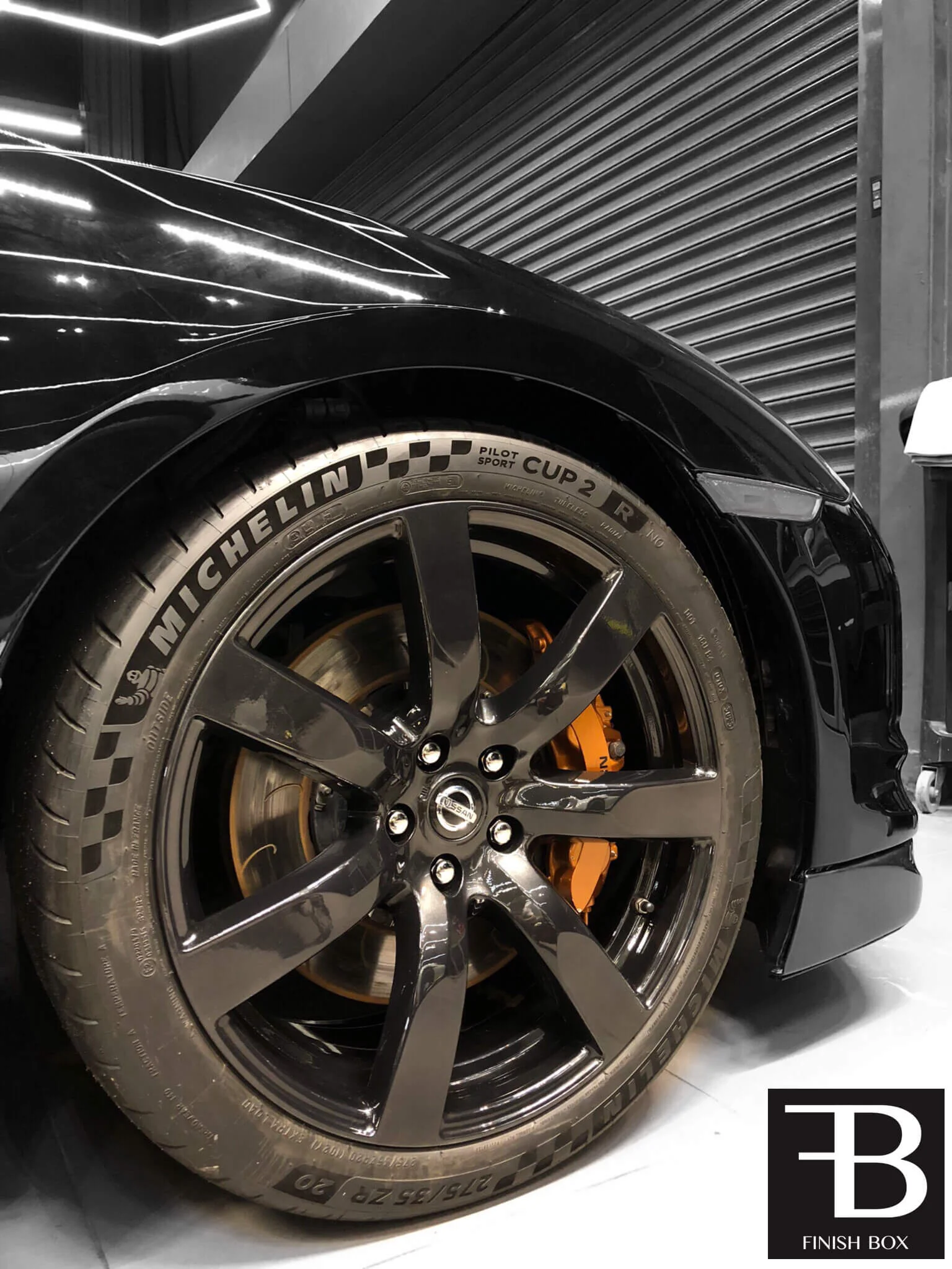 FINISH BOX - ESTÉTICA AUTOMOTIVA - NISSAN GTR PRETO - PINÇA RODA